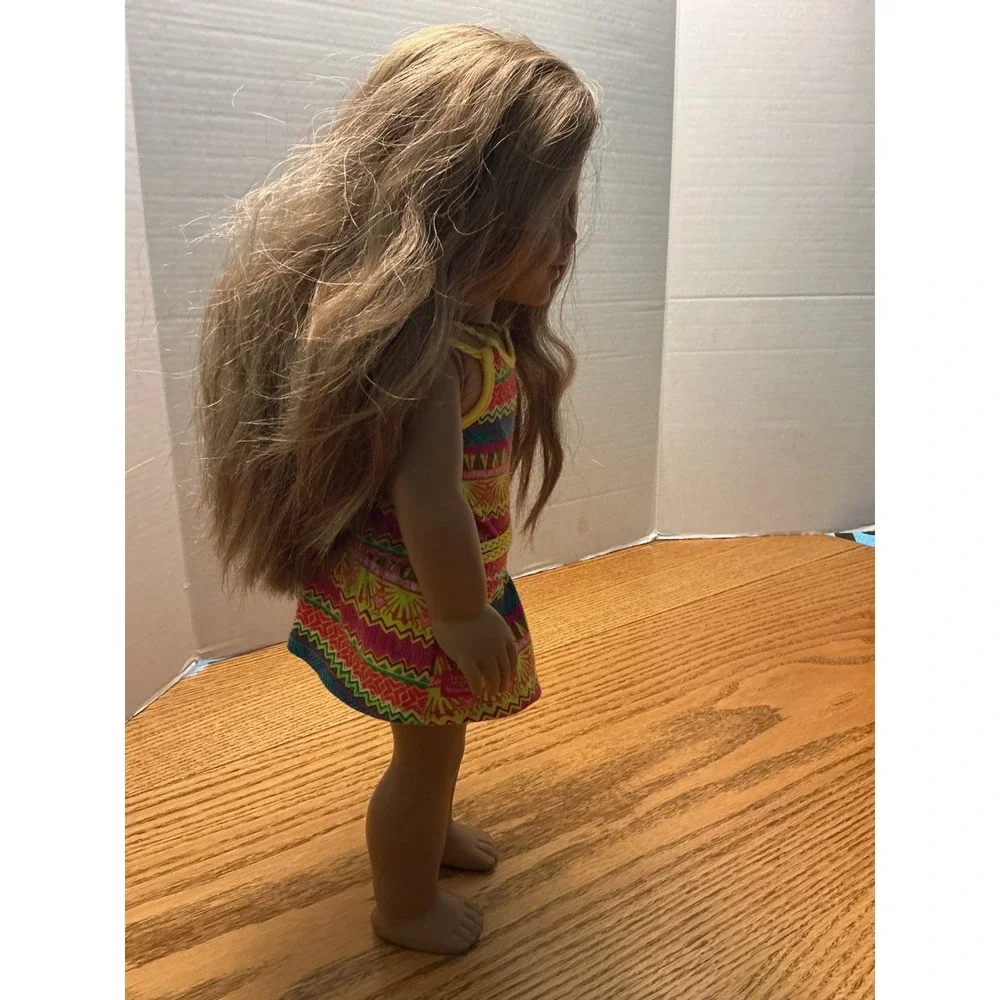 American Girl Lea Clark doll in outfit w/ Backpack Caring case, drink, camera